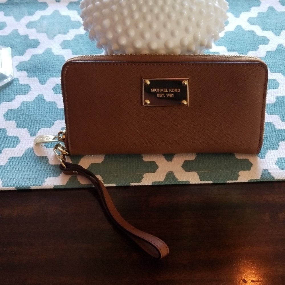 Michael Kors wristlet